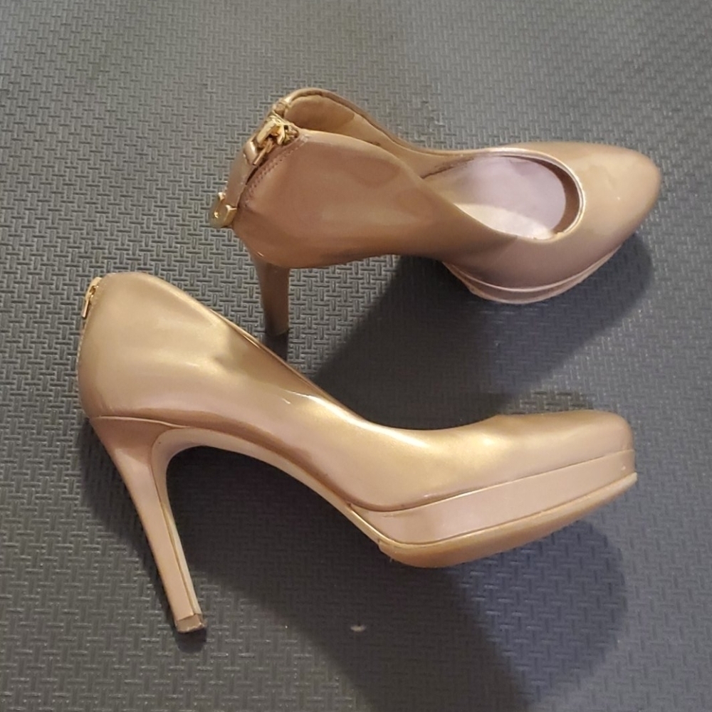 Joan & David women's shoes. Size 6